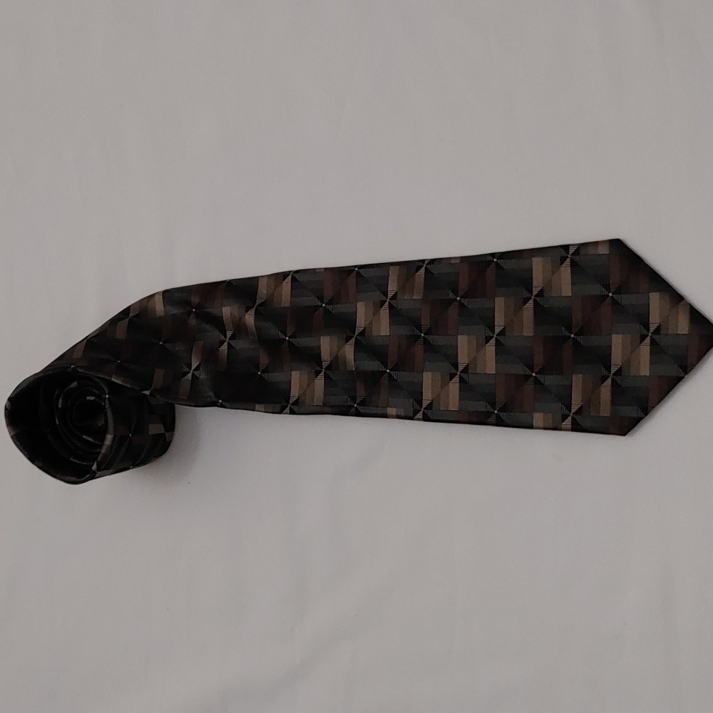 Arrow Men's Pure Silk Tie in Geometric Pattern